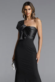 Elegantes One-Shoulder Twist Maxikleid von Milline